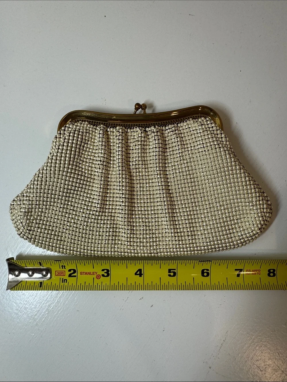 Whiting and Davis Co. vintage mesh bag pearly cream w/ gold kiss lock closure.